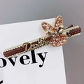 Funkelnde Strass-Kleeblatt-Haarklammer mit gewebter Textur und Darlin-Schriftzug - Hase Champagner