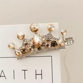 Elegante fermaglio a corona dorata con cristalli champagne e ciondolo inciso - Strass / Champagne