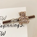Glinsterende beren haarclip met champagne strass en bruin gevlochten lederen detail - Champagne