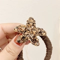 Élastique à cheveux avec breloque étoile de mer scintillante et cristaux marron champagne - Café