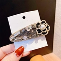Pasador de pelo camelia barroca vintage con diamantes de imitación brillantes y perlas - Gris