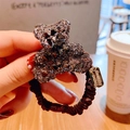 Chouchou ours en strass scintillants avec étiquette dorée sur tissu marron - Style Ours / Élastique Ours Café