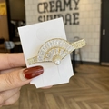Elegante pinza para el pelo en forma de abanico dorado con circonitas y perla blanca - Forma de abanico / Abanico Blanco