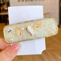 Fermaglio rettangolare in resina con conchiglie, perle e strass in montatura d'oro - Quadrato Beige