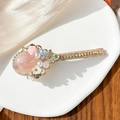 Barrette élégante avec pierre en résine rose, perles et cristaux sur base satinée - Pince à Ressort Rose