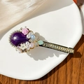 Barrette élégante en pierre d'oeil de chat violette avec fleurs et papillon doré - Barrette à Ressort Violette