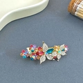 Barrette papillon dorée élégante avec cristaux colorés en rouge, rose, bleu et violet - Coloré