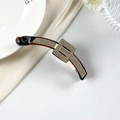 Elegante molletta a banana in resina tartarugata scura con strass pavé e dettagli dorati - Fermaglio a Banana Quadrato (DH01249) / Marrone con Strass Bianchi