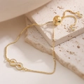 Bracelet infini plaqué or 18K avec zircons micro-sertis sur socle en pierre beige - Style Symbole de l'Infini (32433)