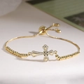Détail du bracelet croix plaqué or 18K avec zircons blancs et pierres noires - Style Simple Micro-serti Pierre Noir et Blanc (32464) / Or
