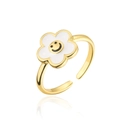 Dettaglio anello a fiore dorato con smalto bianco e motivo a faccina sorridente nera - Stile Petalo Bianco (11771)