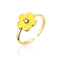 Dettaglio di un anello aperto a fiore giallo con faccina sorridente placcato oro 18k - Stile Petalo Giallo (11772)