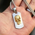 Collana militare stile punk vintage con teschio dorato in rilievo 3D su acciaio inox - Solo Pendente (Senza Catena) - Colore Bicolore