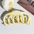 Dettaglio di un grande fermaglio per capelli con motivi in marmo color crema e bianco - 10.5cm Forma di Anguria / Giallo Crema Bicolore