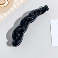 Dettaglio del fermaglio a banana nero lucido con struttura a catena intrecciata elegante - PC / Nero Lucido