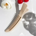 Detailansicht der großen, rutschfesten Haarklammer mit mattem Khaki-Finish und Dreiecksmuster - 14cm Gitter Haarclip - Khaki