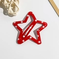Dettaglio del fermaglio per capelli a stella rossa con pois bianchi su fondo bianco - Clip BB a Maglia Stella / 5cm / Rosso con pois bianchi