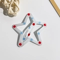Dettaglio di un fermaglio per capelli a forma di stella con pois rossi e stelline - Clip BB a Maglia Stella / 5cm / Stampa Stella Pentagramma Blu