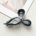 Détail de la texture marbre noir et blanc élégante sur la pince à cheveux noeud - Style Nœud Papillon (89961) / 11cm / Gris foncé