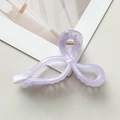 Gros plan de la pince à cheveux nœud à motif marbré violet clair avec ressort doré - Style Nœud Papillon (89964) / 11cm / Violet Clair