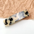 Detailed texture of an elegant rectangular tortoise shell hair clip in cream and black finish - Light Coffee Leopard