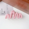 Macro detail of a pink wavy hair claw clip on a minimalist aesthetic background - 11cm Wave / Glossy Pink