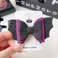 Dettaglio di fermagli per capelli con ali di pipistrello in paillettes nere e fucsia - Fiocco Pipistrello (Clip)