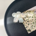 Elegant white iridescent flower hair claw clip in acrylic finish for women - 7cm Flower Claw / Iridescent Rice Beads