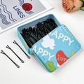 Set di 50 forcine in metallo nero in una scatola di latta blu con motivo a nuvole - 100 Piatto - Happy