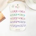 Vue détaillée de 10 barrettes BB colorées en métal pour enfants sur une carte - Goutte d’eau