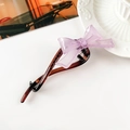 Dettaglio del fermaglio per capelli con fiocco viola traslucido e trama tartarugata - Molletta Twist con Fiocco - Ambra Viola