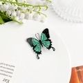 Détail de la pince à cheveux papillon en acrylique à motif vert menthe et noir scintillant - Vert