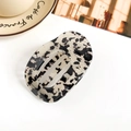 Eleganter halbkreisförmiger Haarklammer aus Acetat mit cremefarbener Marmorstruktur - Leopard Khaki (10.5cm圆形夹-PVC豹纹卡其)