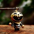 Kreativer Kürbiskopf-Puppenanhänger in Gold und Silber an einem rustikalen Ast - Kürbis Mann Anhänger Ohne Kette (BP8-924)