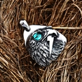Colgante retro de cabeza de águila en acero inoxidable con ojo turquesa sobre paja - Estilo Cabeza de Águila Realista (BP8-265)