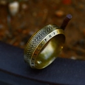 Anello vintage in acciaio bronzo con nodo celtico e rune norrene, design a fascia larga - Numero 7 / Oro Antico
