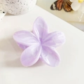 Detail of light purple marble texture plumeria hair claw clip with glossy finish - 8.5cm Light Purple Marble Flower