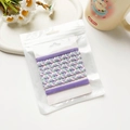Détail de 7 chouchous tressés colorés présentés dans un sac de vente transparent - 97 cm / Violet