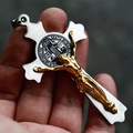 Religiöser Edelstahl-Kruzifix-Anhänger mit Benedikt-Medaille in Silber-Gold-Optik - St Benedict Medaille Kruzifix Anhänger-Bicolor Gold (BP8-982)