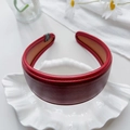 Detalle de diadema de cuero PU color vino tinto con acolchado grueso y costuras finas - Rojo Vino Liso