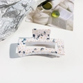 Detailansicht der rechteckigen Haarklammer in Creme mit zarten blauen Blumenmustern - Beige Blau Floral (A-3)