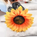 Chouchou tournesol créatif avec pétales orange et détails en tissu organza noir - Tournesol Jaune