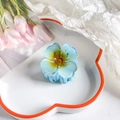 Light blue translucent frangipani flower hair claw with yellow gradient core in a ceramic dish - Four-Leaf Clover / 4cm / Gradient Sky Blue