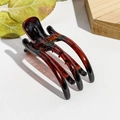 Detail der Schildpatt-Haarklammer mit glänzendem Harz-Finish und Mehrzahn-Greifdesign - Drei-Zahn Entenschnabel-Clip / Glänzendes Bernstein