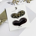 Detalle de pinzas para el pelo de corazón con leopardo y purpurina en cartulina - Corazón