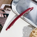 Dettaglio di fermagli per capelli bordeaux opachi con chiusura interna in metallo - Doppia Barra da 13 cm / Rosso Vino Opaco