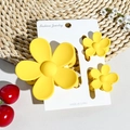 Three-piece set of matte yellow flower hair claws on display card for summer styling - Matte Light Yellow