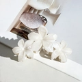Three-piece set of cream white marble resin flower hair claws with elegant pearly finish - Beige