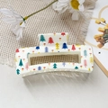Détail d'une pince à cheveux carrée crème avec des motifs de sapins de Noël et de champignons - Blanc Cassé Arbre de Noël Champignon (117-3)