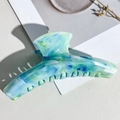 Detail view of large marble hair claw clip with blue and green acetate texture - PS / 11.5cm Straight / Emerald Green